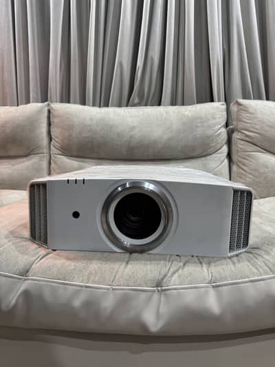 JVC Projector ( model x30be )  Like Optoma Epson Benq