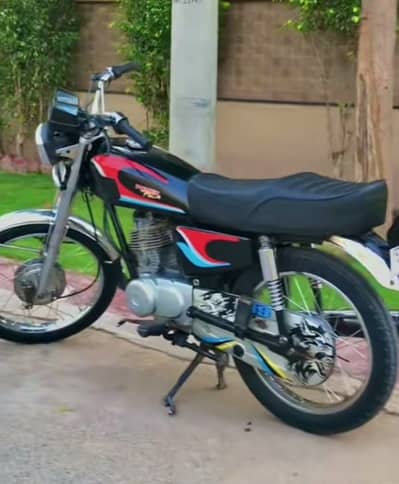 Honda 125 2010model complete paper available no bio