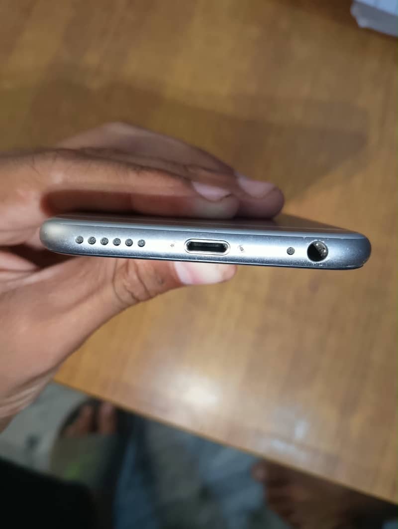 Apple iPhone 6S 4
