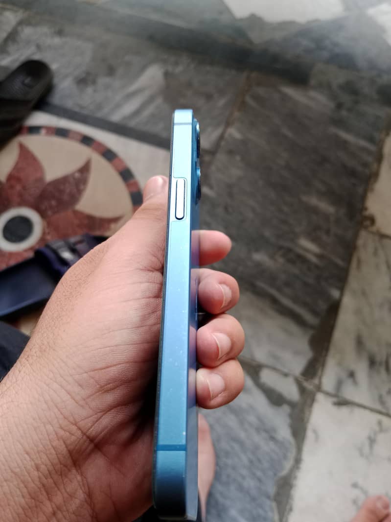 Apple iPhone 13 2