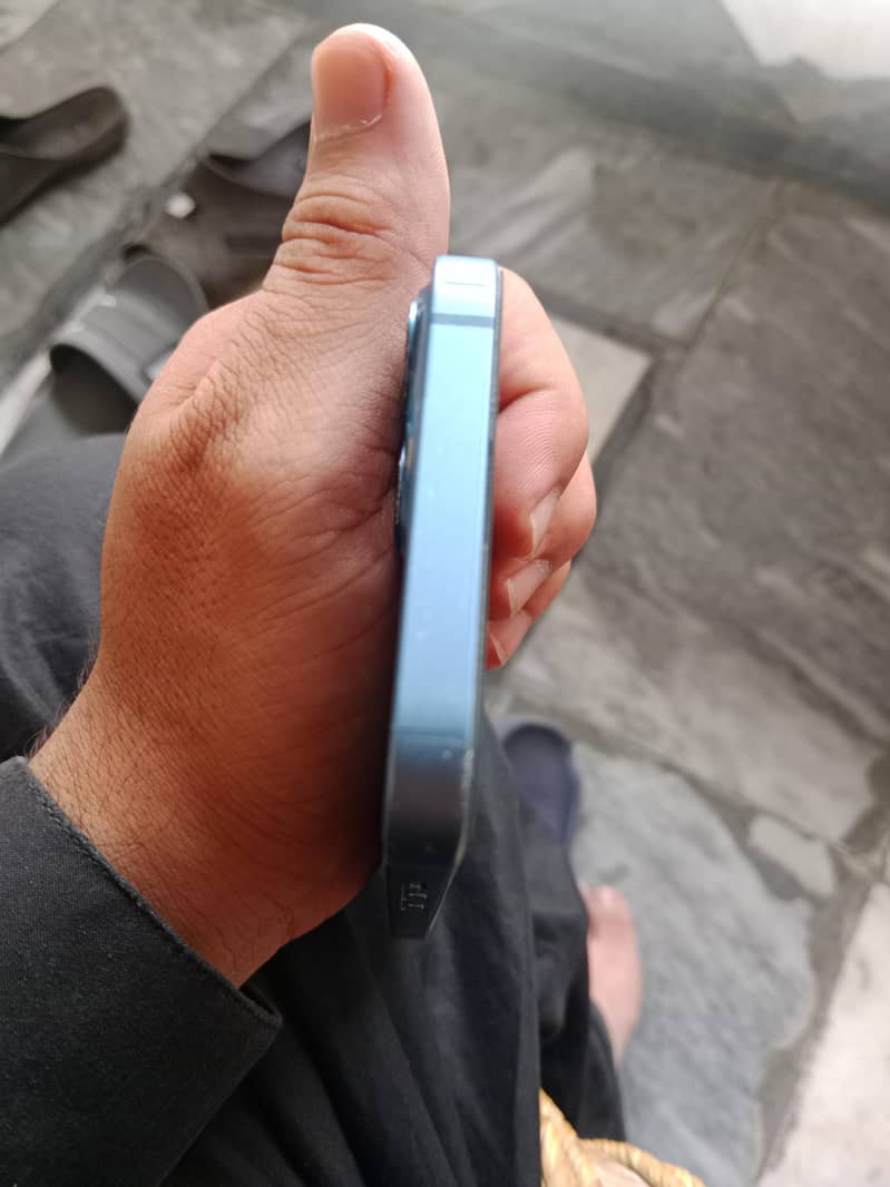 Apple iPhone 13 4