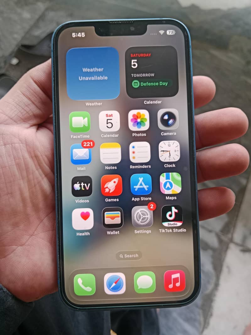 Apple iPhone 13 5