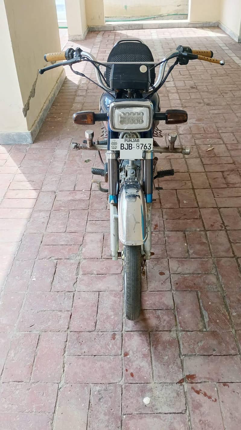 07860786 1