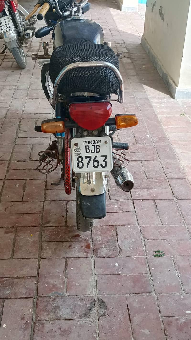 07860786 3