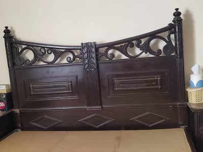 King Bed with sidetables