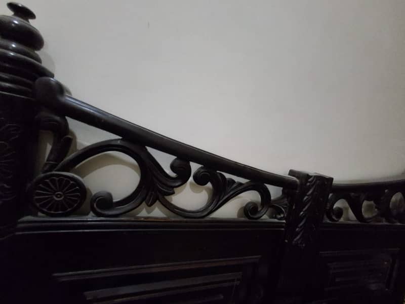 King Bed with sidetables 1