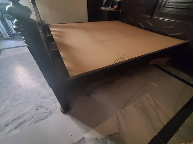 King Bed with sidetables 3