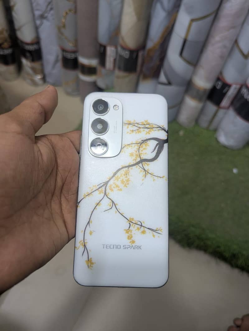 Tecno CAMON 40 Pro 0