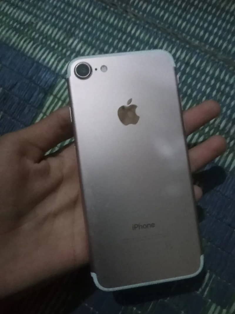 Apple iPhone 7 2