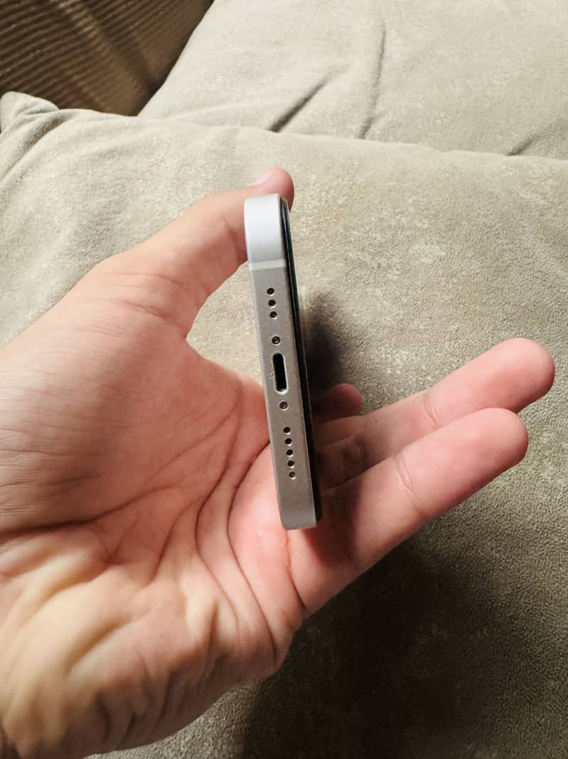 Apple iPhone 12 4