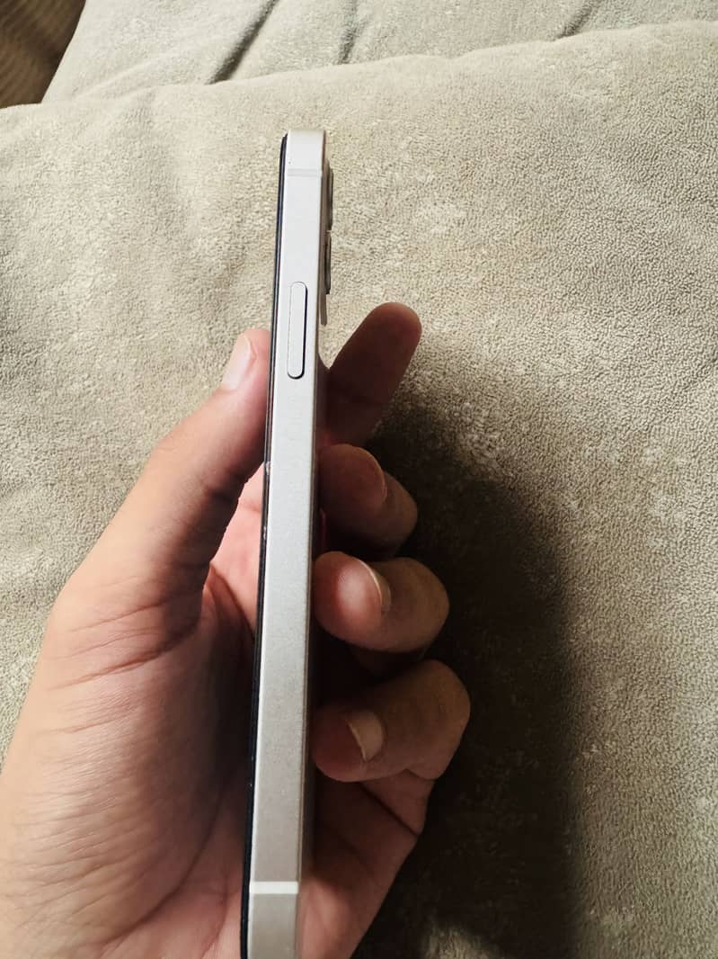 Apple iPhone 12 7