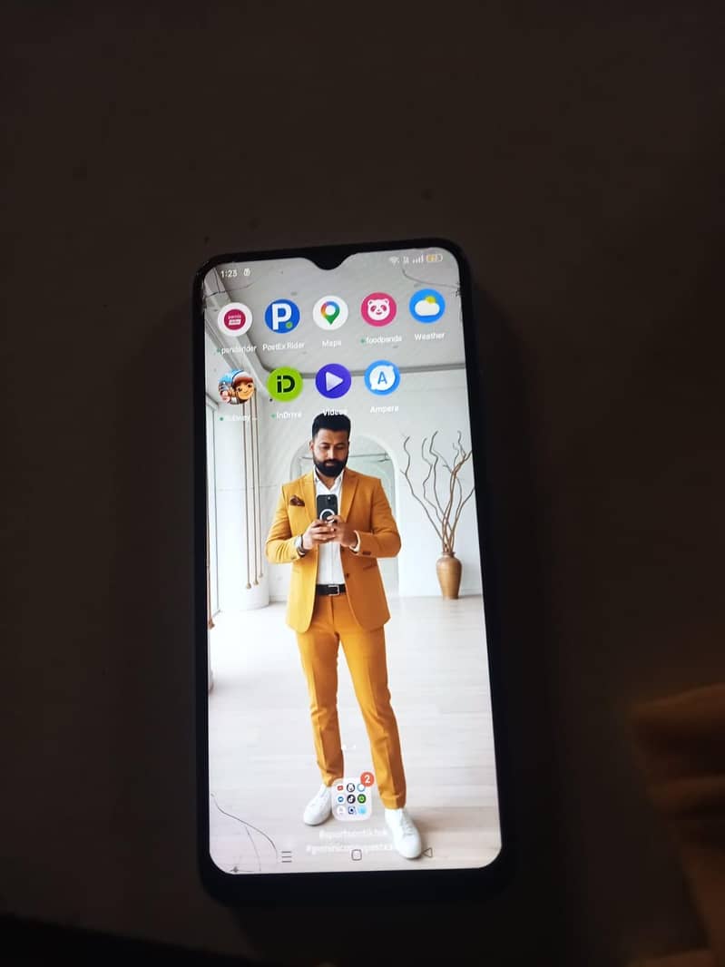 Realme C25 0