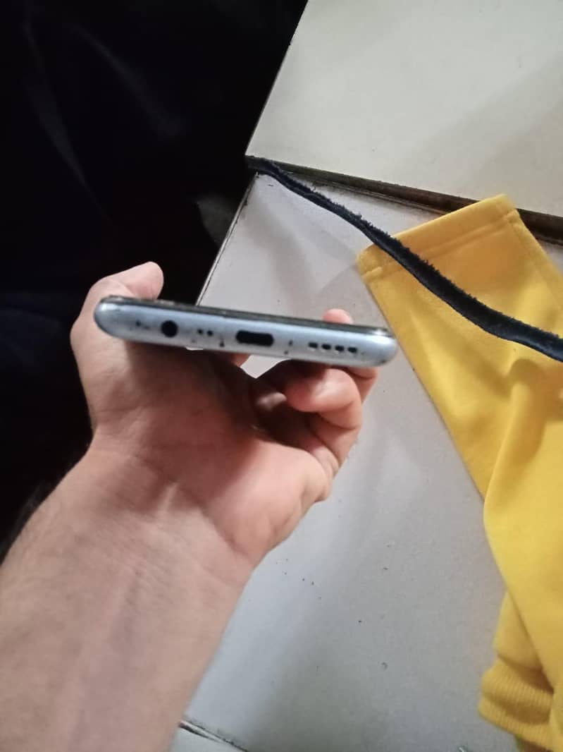 Realme C25 4