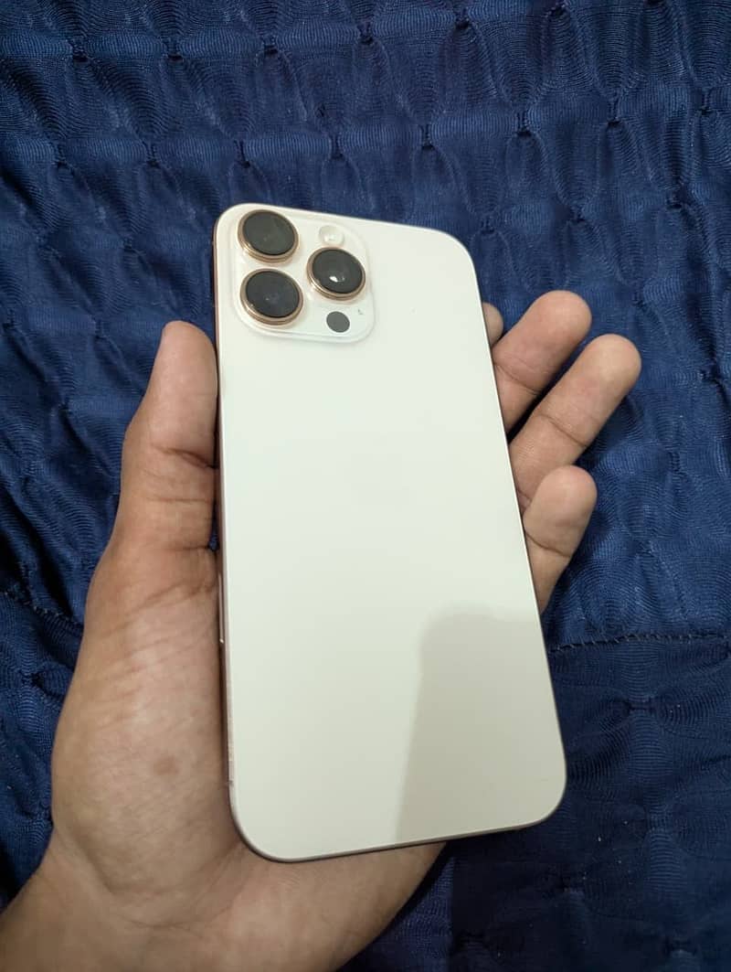 Apple iPhone 16 Pro Max 2