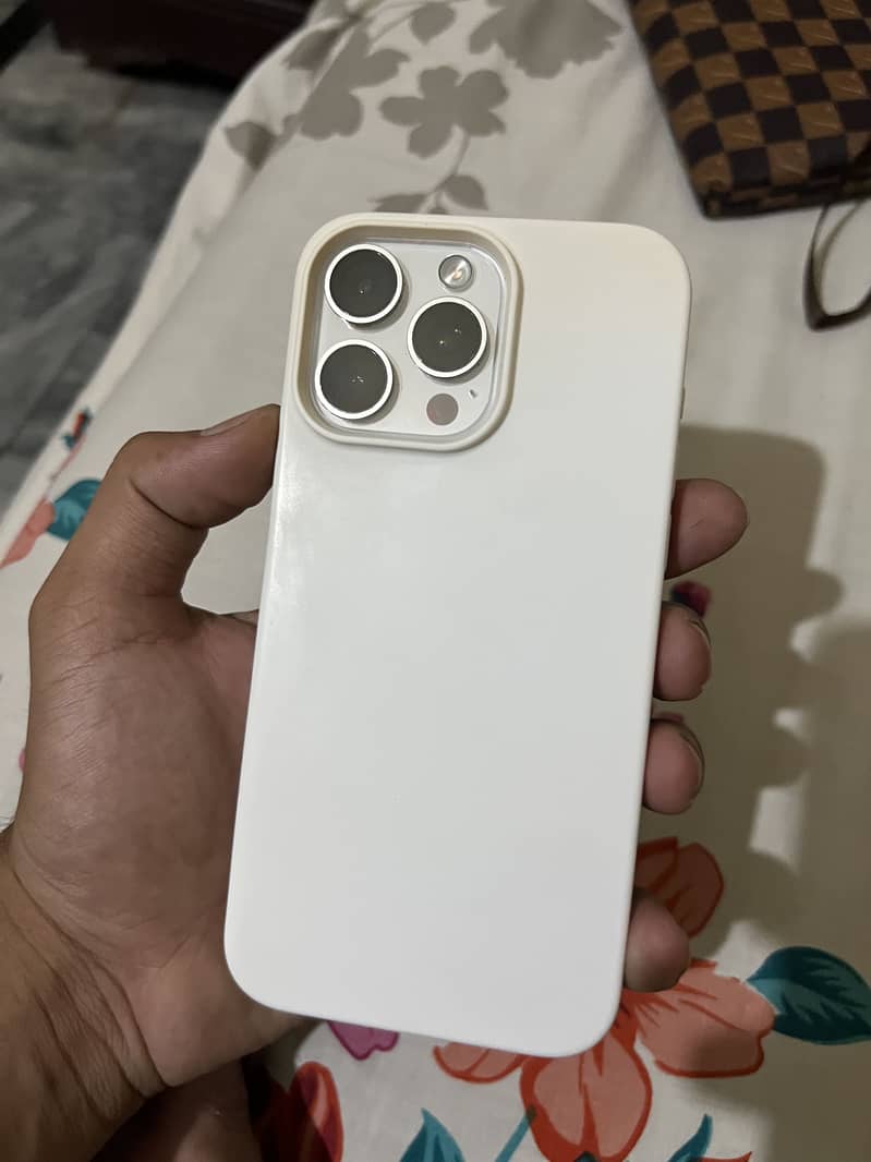 Apple iPhone 15 Pro Max 0