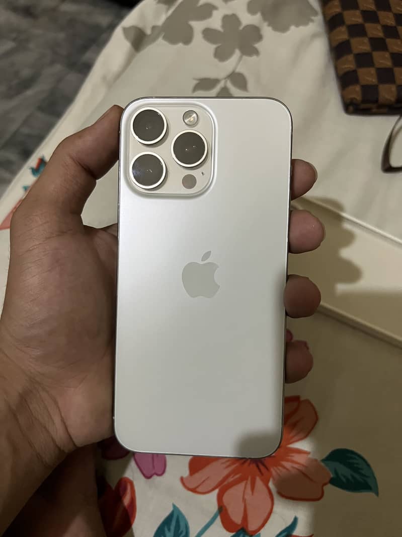 Apple iPhone 15 Pro Max 2