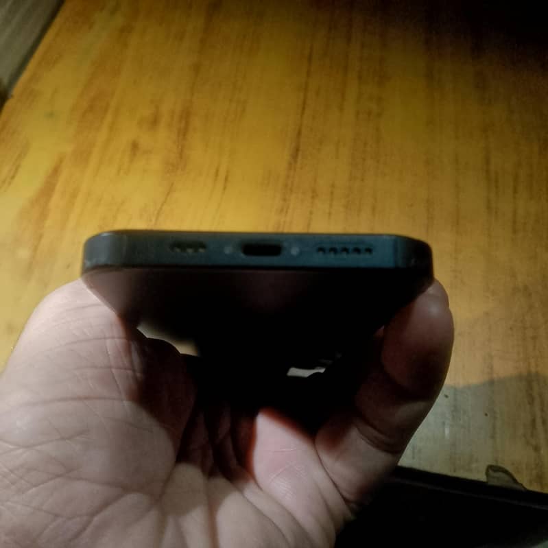 Apple iPhone 13 2