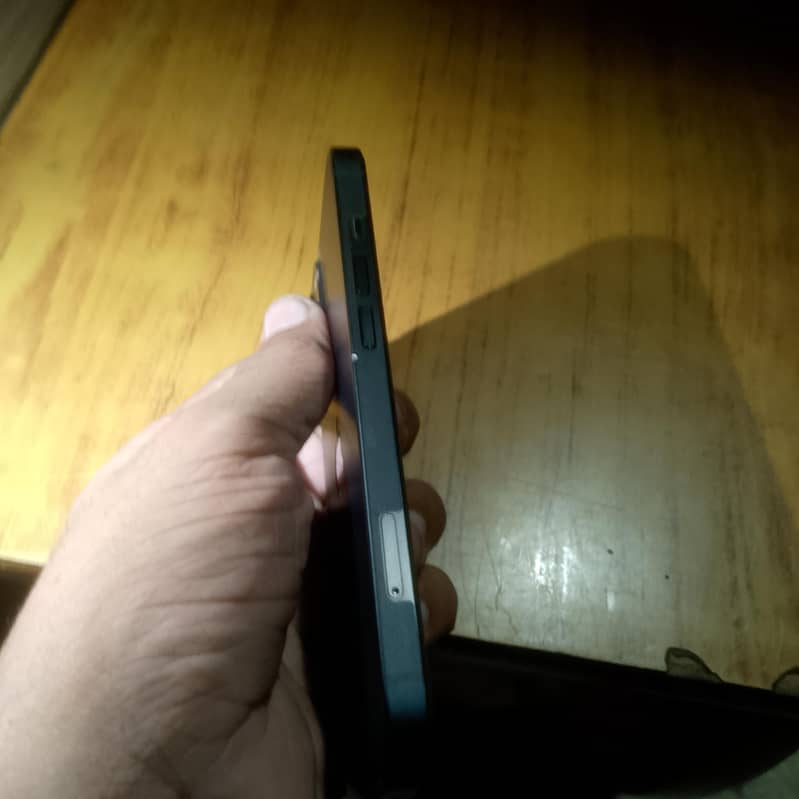 Apple iPhone 13 3