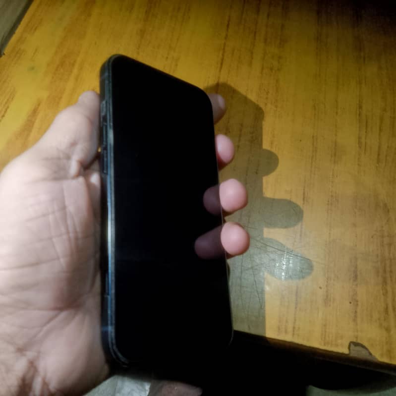 Apple iPhone 13 4