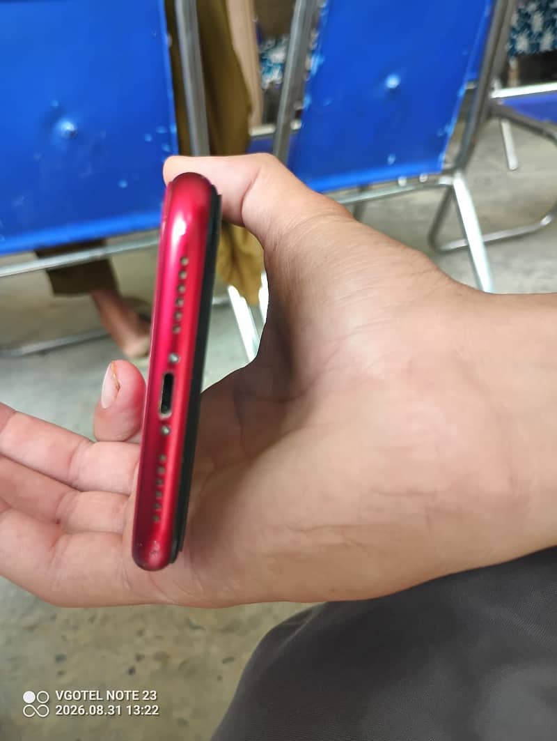 Apple iPhone 11 4