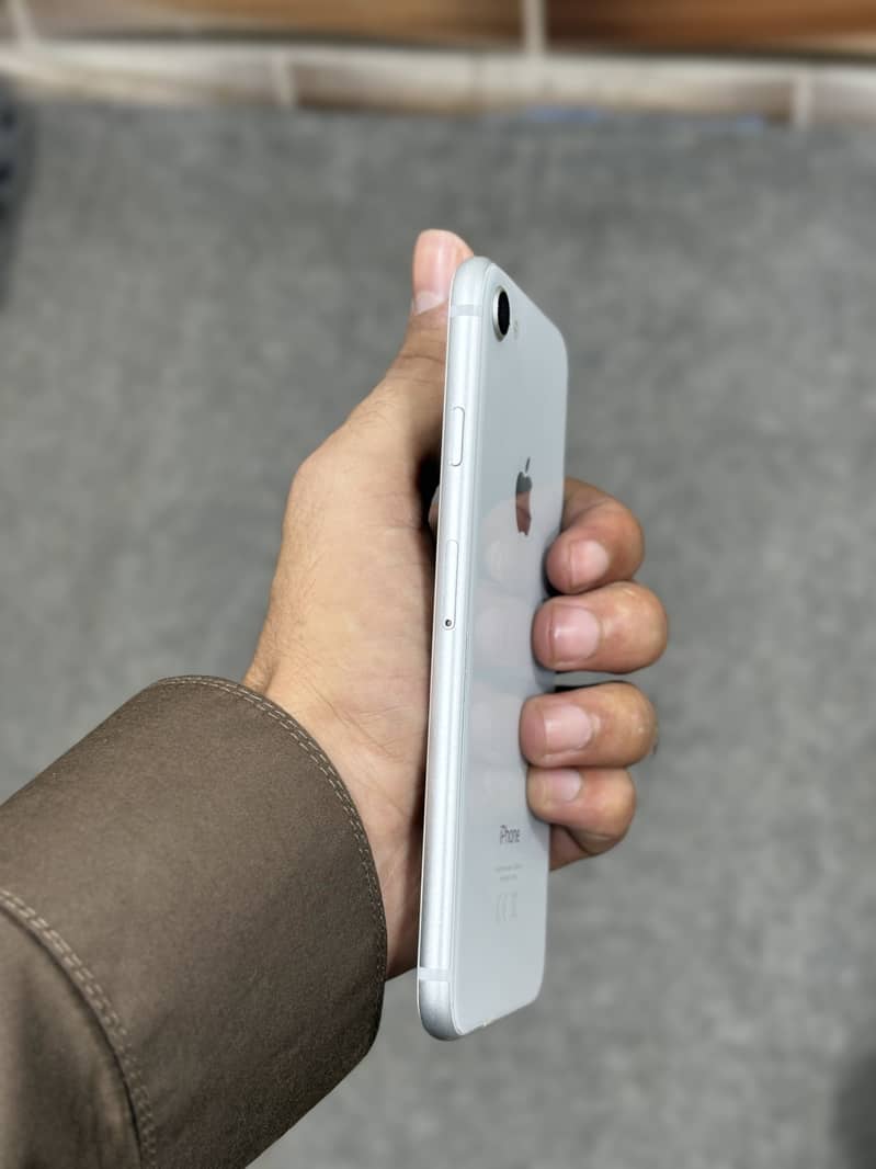 Apple iPhone 8 1