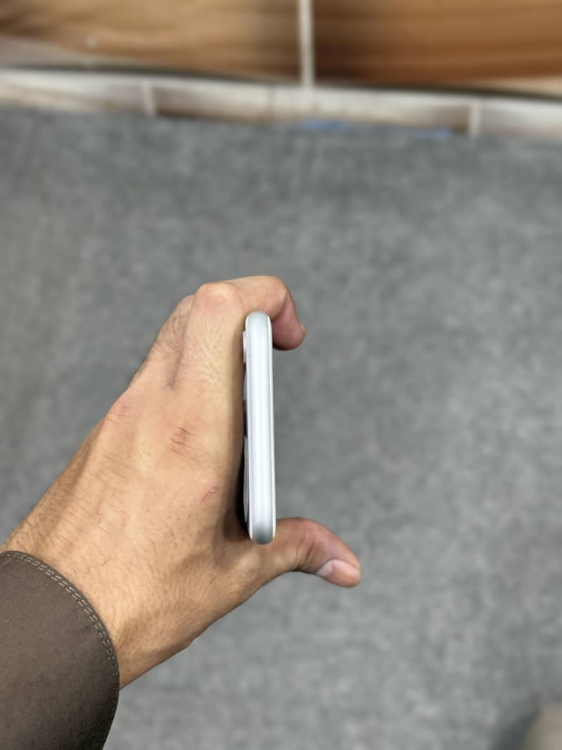 Apple iPhone 8 3