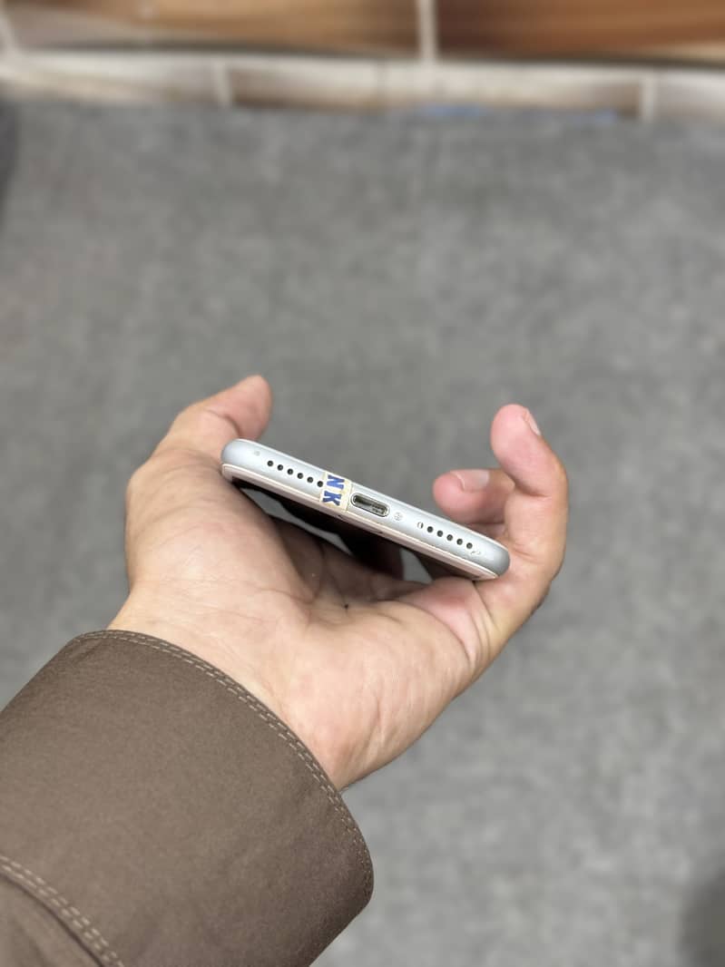 Apple iPhone 8 4