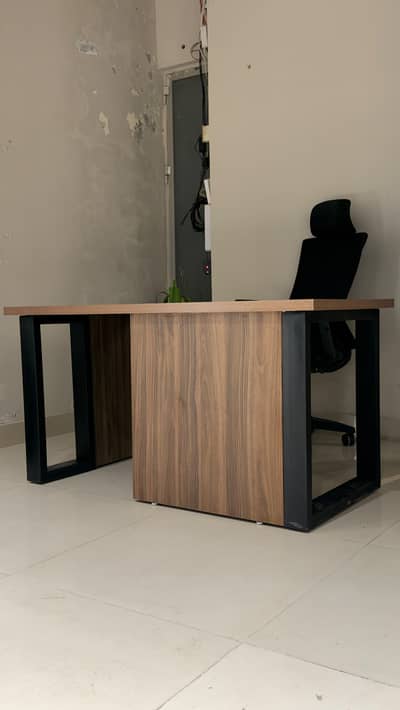 office table wood and steel work