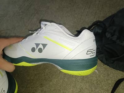 Badminton shoes