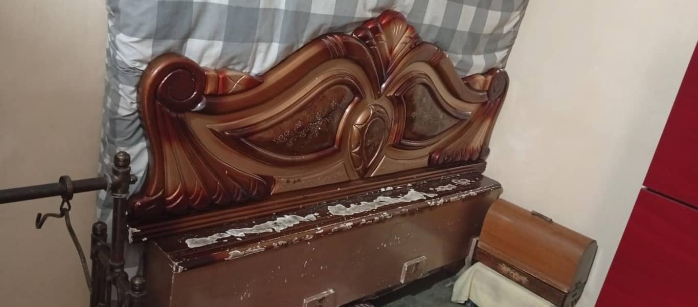 useable king size Bed slightly rough. 1