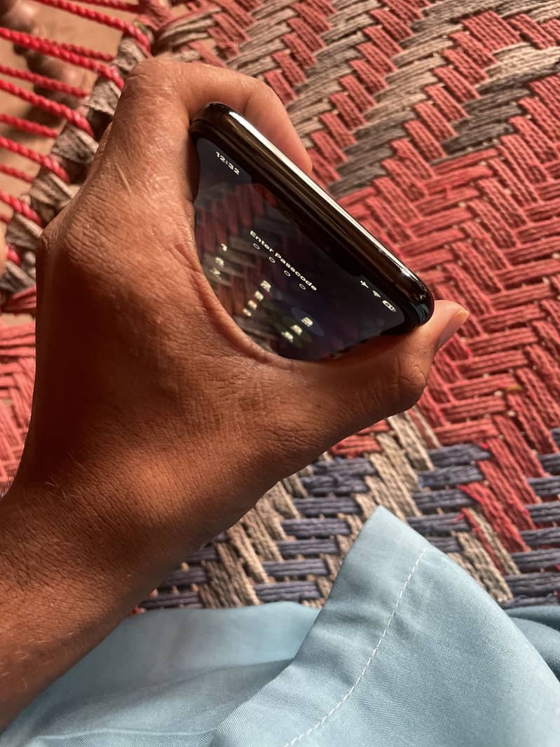 Apple iPhone 11 Pro Max 4