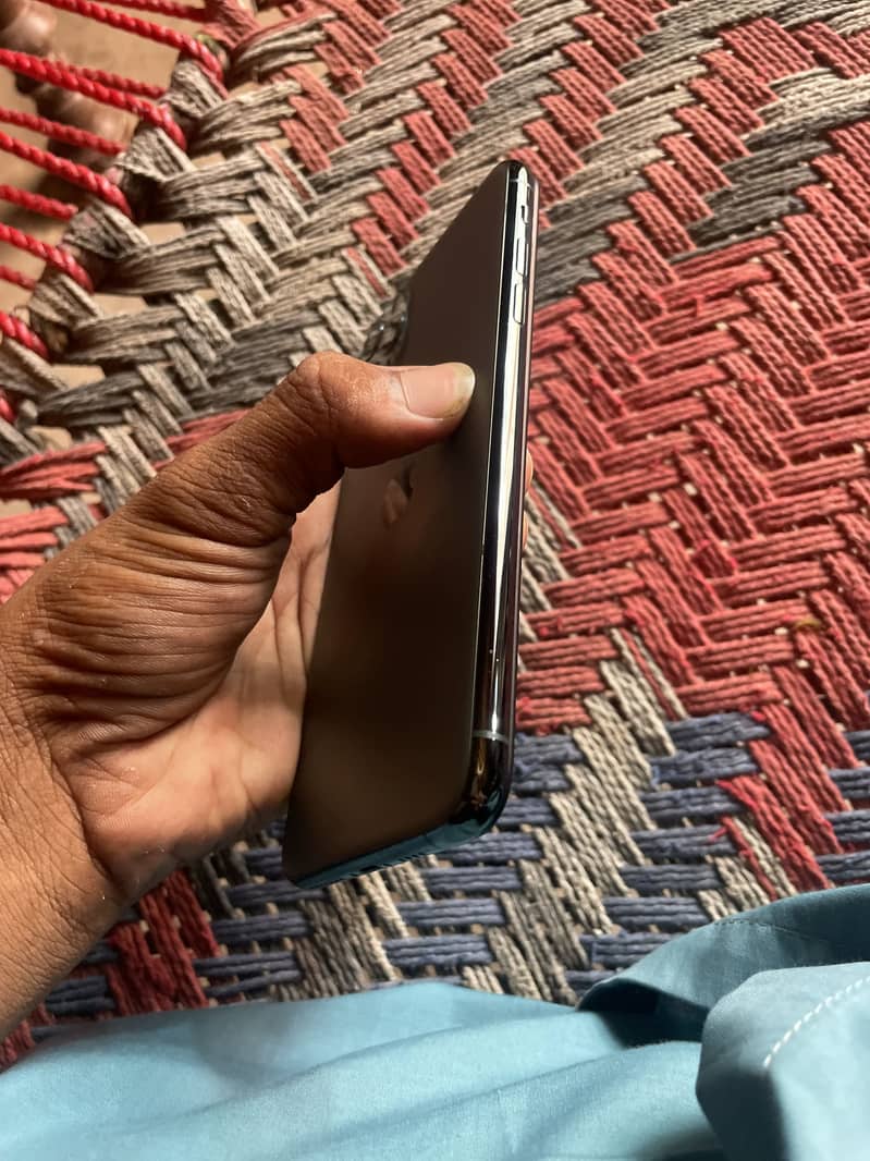 Apple iPhone 11 Pro Max 6