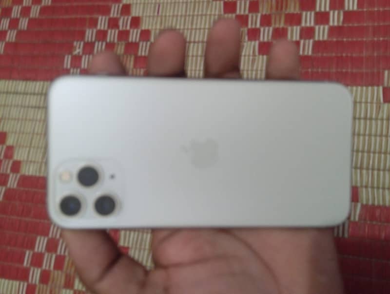Apple iPhone 11 Pro 3