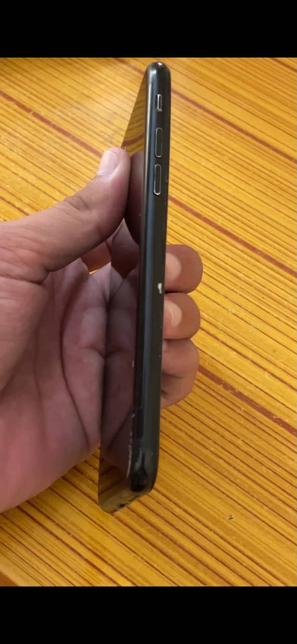 Apple iPhone 7 3