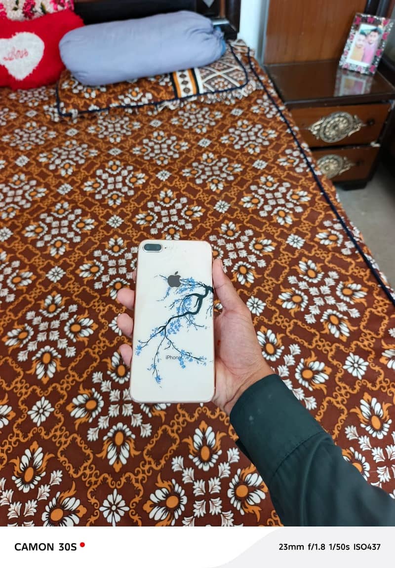 Apple iPhone 8 Plus 2
