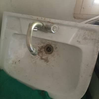 wash basin good conditions with tab and full assecessry