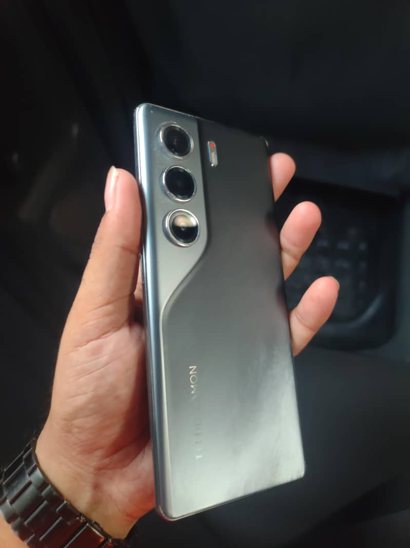 Tecno CAMON 40 Pro 0