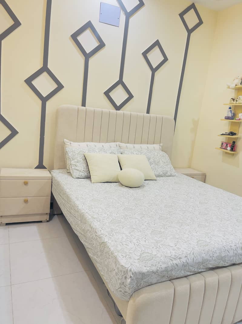 Bed and side tables 0