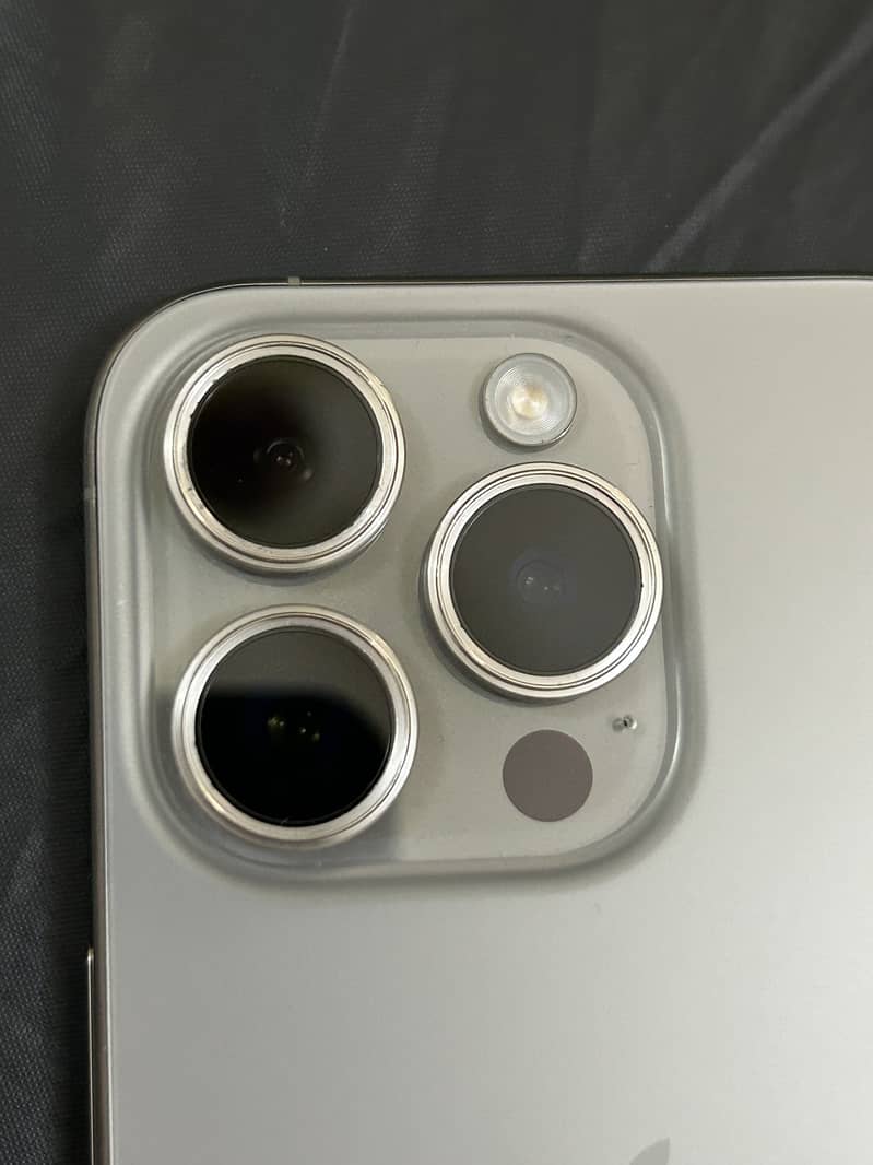 Apple iPhone 15 Pro 2
