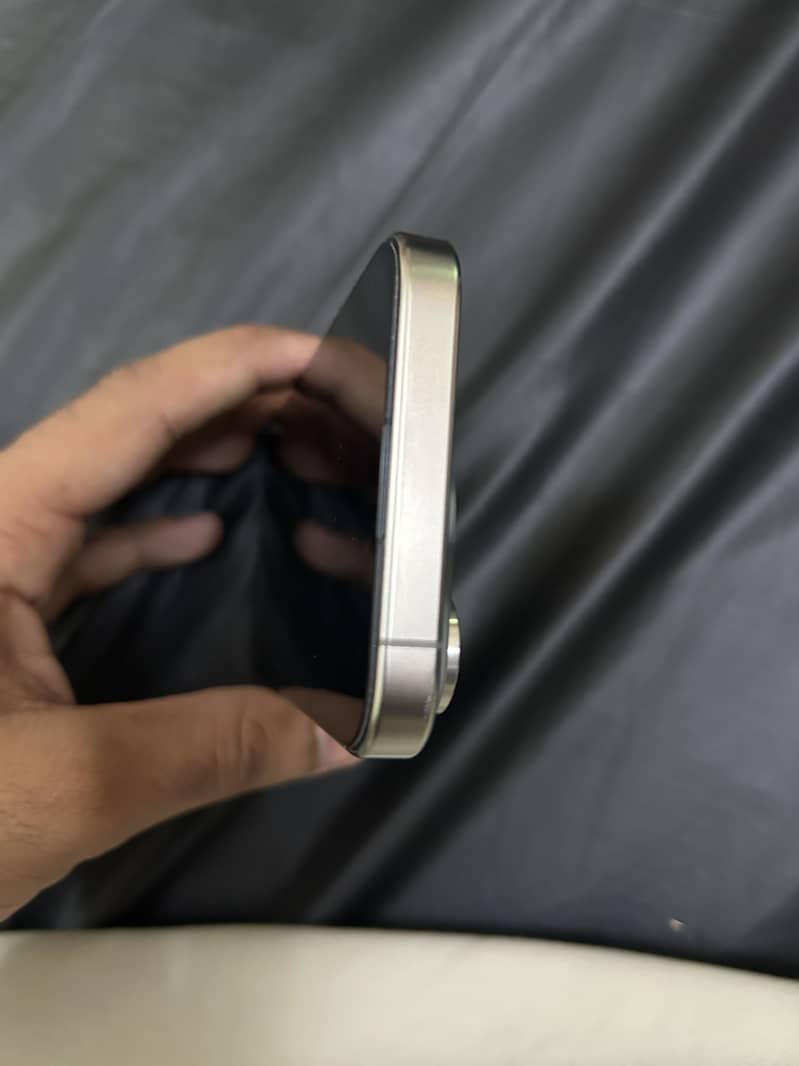 Apple iPhone 15 Pro 3