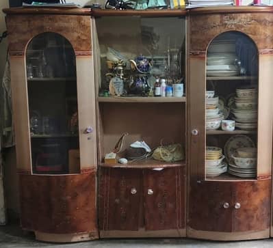 useable showcase in wooden. . . . slightly rough condition with minimum a