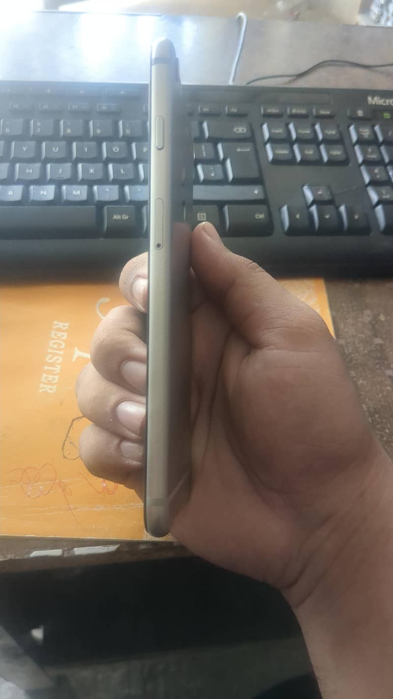 Apple iPhone 6S Plus 2