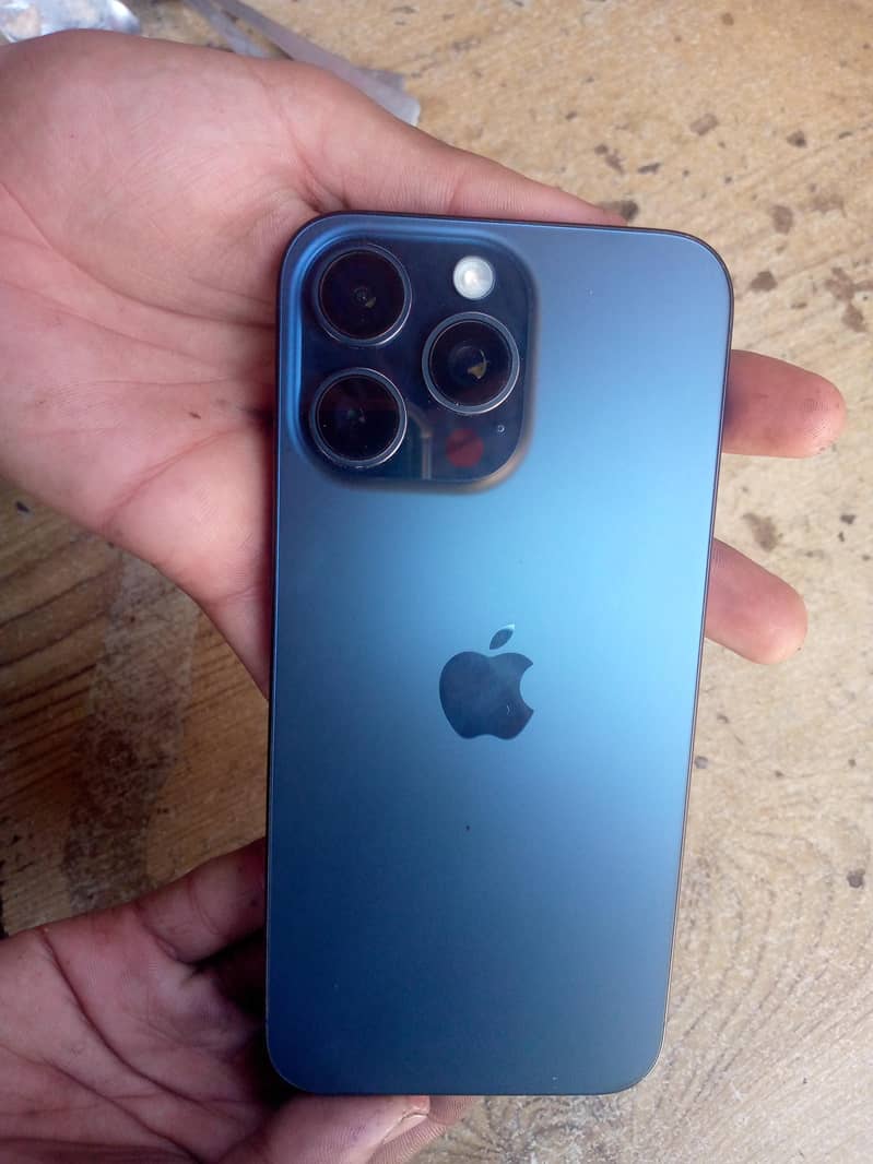 Apple iPhone 15 Pro Max 2