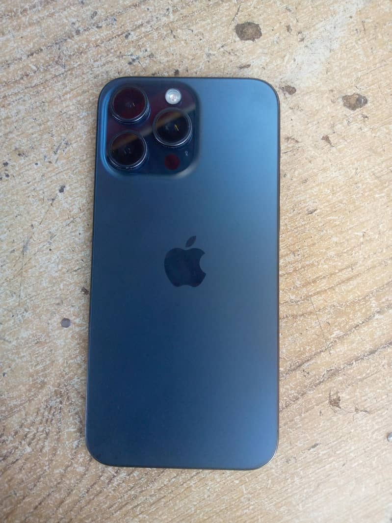 Apple iPhone 15 Pro Max 4