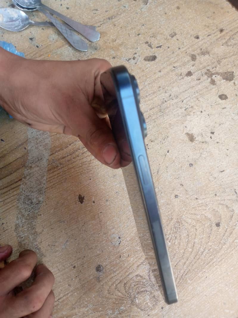 Apple iPhone 15 Pro Max 5
