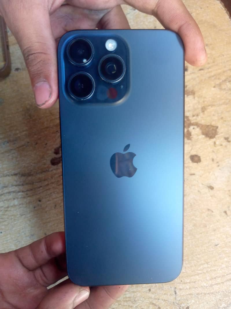 Apple iPhone 15 Pro Max 6