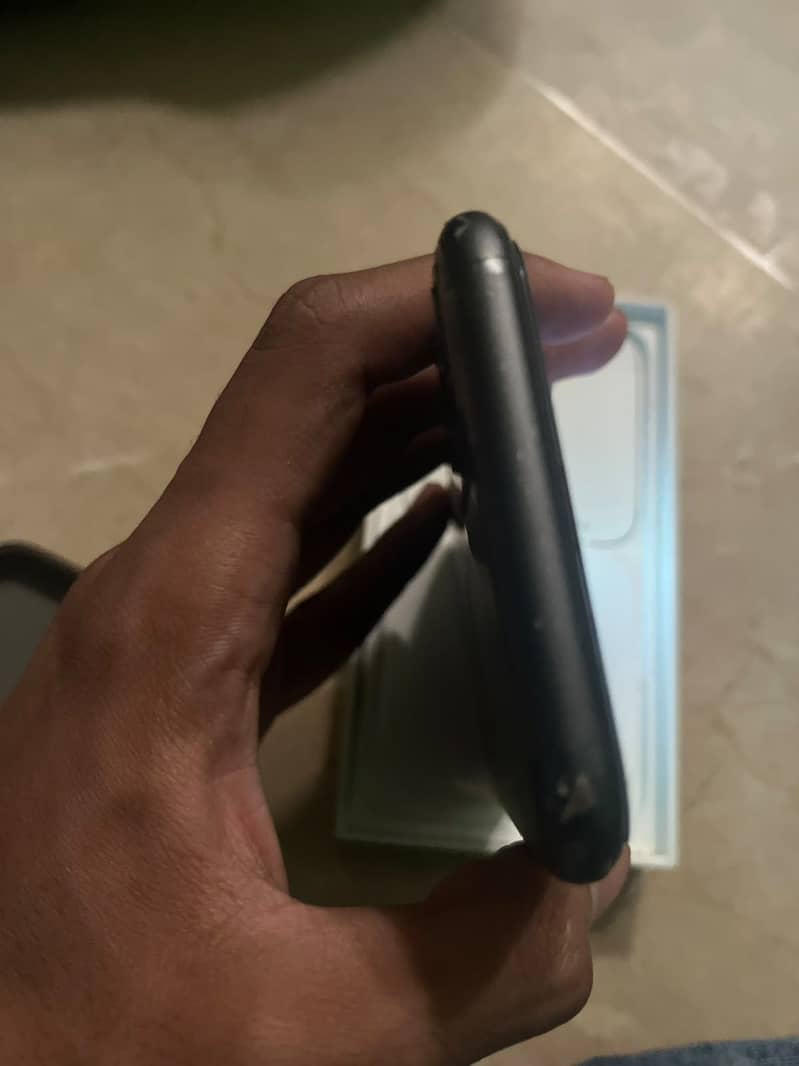 Apple iPhone 11 3