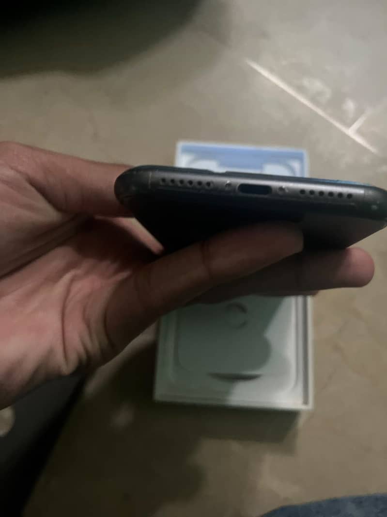 Apple iPhone 11 4