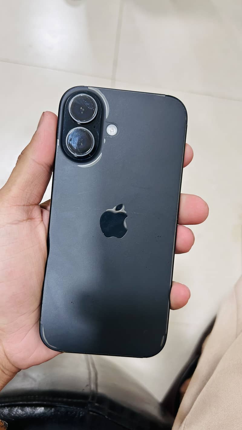 Apple iPhone 16 1