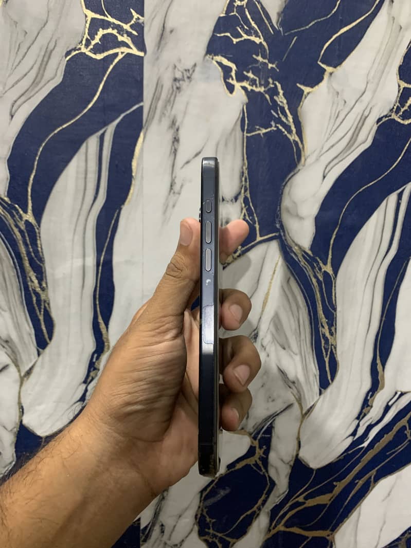 Apple iPhone 15 Pro Max 2